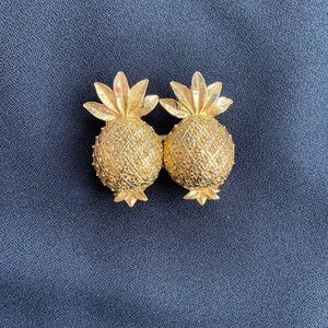 VTG 70s Mimi Di N gold tone pair of pineapples belt buckle